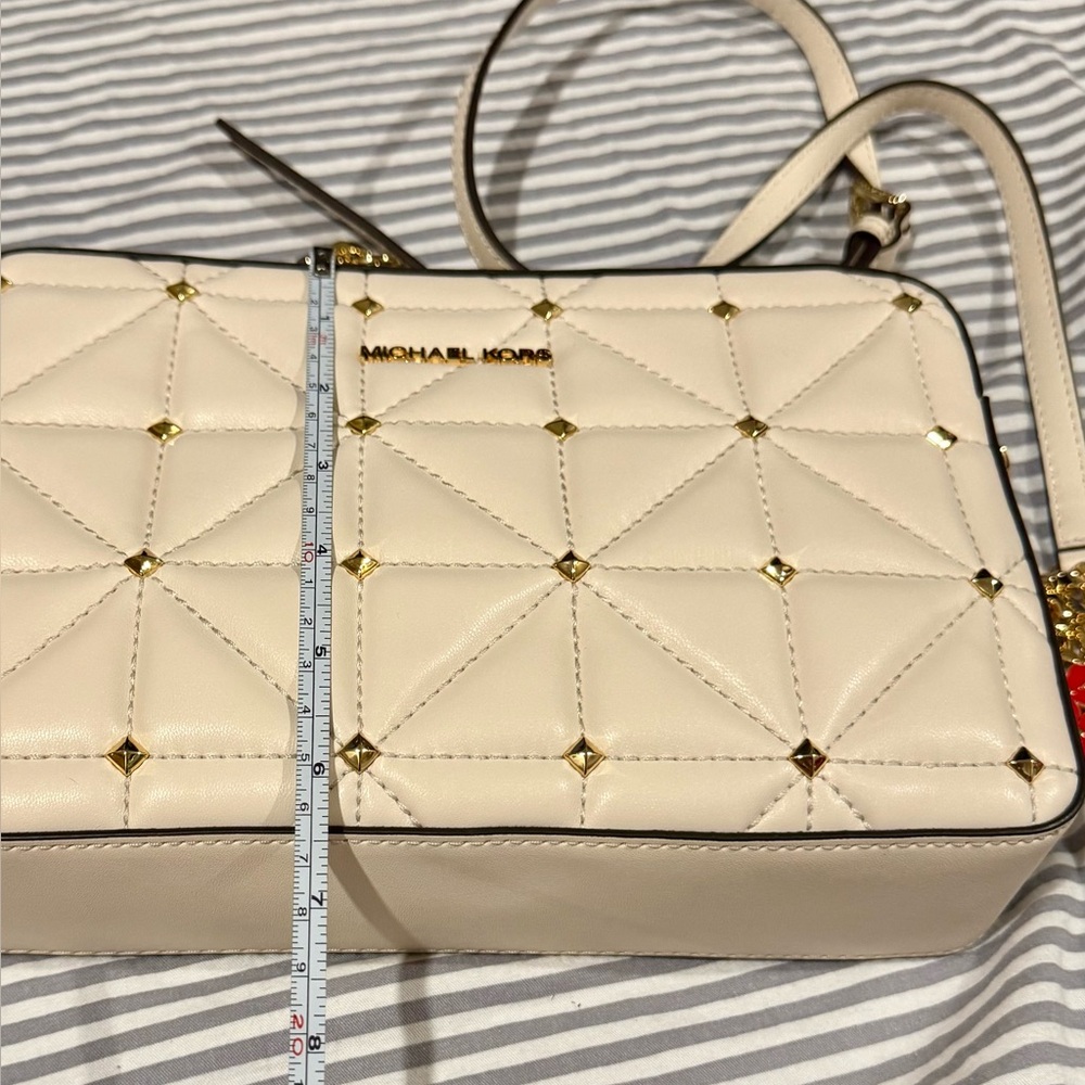 Michael Kors Cream Quilted Crossbody Bag with Gold Accents - Picture 3 of 8